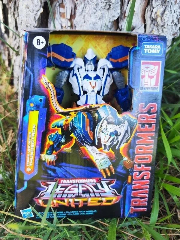 Transformers Legacy United · Thundertron Prime Universe, clase Voyager - imagen 1